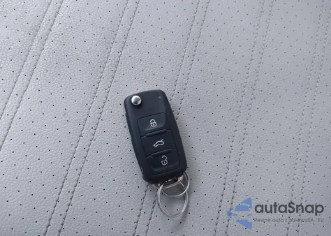 2017 Volkswagen Jetta 1.8T Sport z USA, uszkodzony, nr VIN 3VWD17AJXHM300018